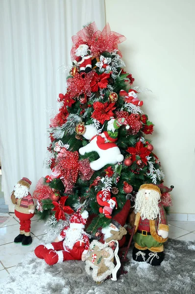 Vacker Jul Dekoration Med Bollar Girlanger Santa Claus Prydnader — Stockfoto