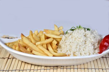 pirinç ve kızarmış patates izole edilmiş arka plan