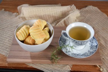 herbal tea for breakfast healthy drink cinnamon clove tea refreshing vegan detox