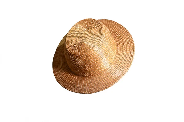 黄金のカシム帽子ブラジルの工芸天然のわら広いつばの帽子白い背景に隔離された — ストック写真
