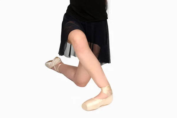 Nogi Baleriny Szpiczastych Butach Zbliżenie Białym Tle Klasyczna Nowoczesna Koncepcja — Zdjęcie stockowe