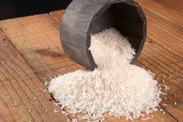 Biały Ryż Naturalny Długie Ziarna Ryżu Drewnianej Misce Używać Tekstury — Zdjęcie stockowe