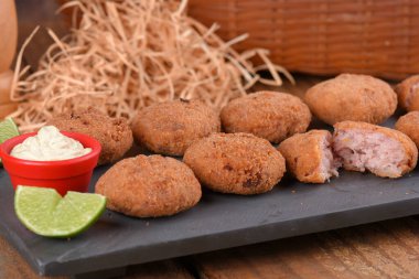 Kızarmış morina balığı keki, balık böreği, morina balığı keki, Brezilya usulü morina balığı keki, et diski.