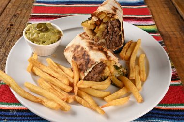 Meksika yemeği tacos guacamole jalapeno biber quesadillas nacho tortilla tex-mex mutfak baharatlı domates ve soğan