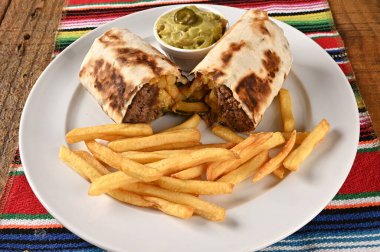 Meksika yemeği tacos guacamole jalapeno biber quesadillas nacho tortilla tex-mex mutfak baharatlı domates ve soğan