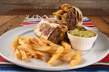 Meksika yemeği tacos guacamole jalapeno biber quesadillas nacho tortilla tex-mex mutfak baharatlı domates ve soğan