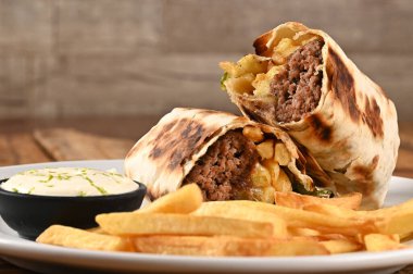 Meksika yemeği tacos guacamole jalapeno burritos quesadillas nacho tortilla tex-mex mutfağı baharatlı domates ve soğan