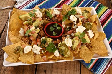 Meksika yemeği tacos guacamole jalapeno burritos quesadillas nacho tortilla tex-mex mutfağı baharatlı domates ve soğan