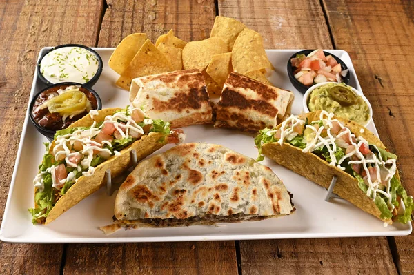 Meksika Yemeği Tacos Guacamole Jalapeno Biber Quesadillas Nacho Tortilla Tex — Stok fotoğraf
