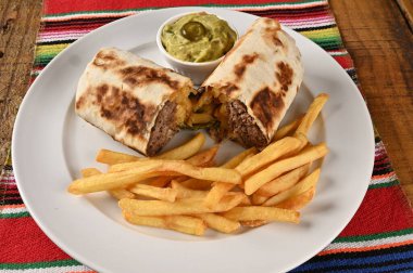Meksika yemeği tacos guacamole jalapeno biber quesadillas nacho tortilla tex-mex mutfak baharatlı domates ve soğan