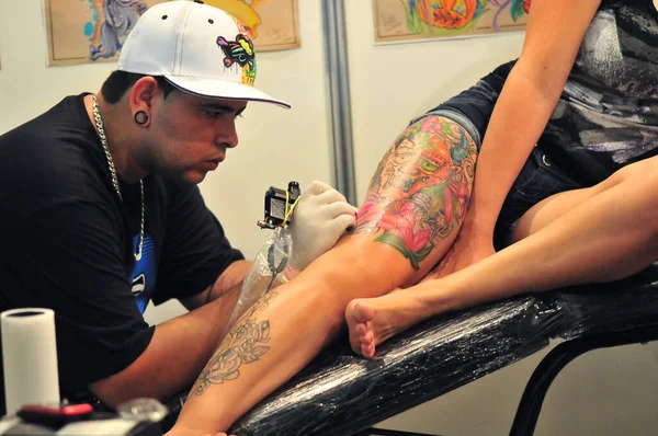 Attrezzature Inchiostri Sospensione Convenzione Tatuaggio Goiania Tatuaggi Piercing Della Macchina — Foto Stock