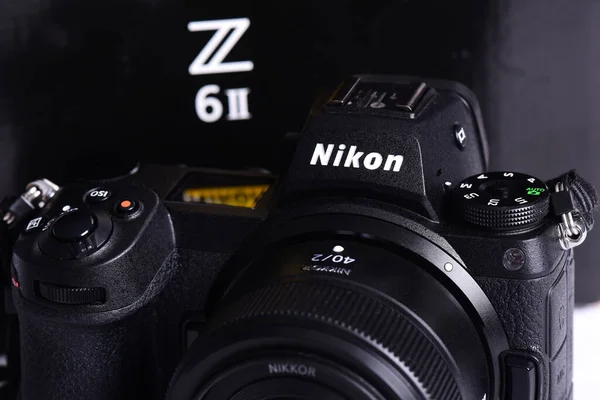 Nikon Versión Fotografía Cámara Confrontación Competencia Entre Cámaras Fondo Blanco — Foto de Stock