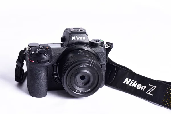Nikon Versión Fotografía Cámara Confrontación Competencia Entre Cámaras Fondo Blanco — Foto de Stock
