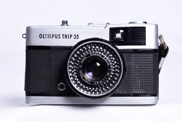 Nikon Fotografieshowdown Und Kamerawettbewerb Weißer Hintergrund Die Besten Spiegellosen Kameras — Stockfoto