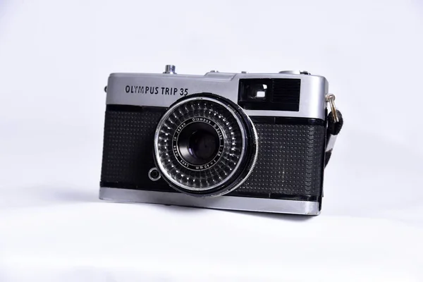 Nikon Fotografieshowdown Und Kamerawettbewerb Weißer Hintergrund Die Besten Spiegellosen Kameras — Stockfoto