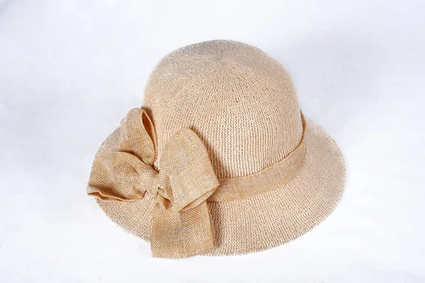 Χρυσό Καπιτονέ Καπέλο Βραζιλιάνικη Χειροτεχνία Φυσικό Άχυρο Ευρύ Στολισμένο Καπέλο — Φωτογραφία Αρχείου