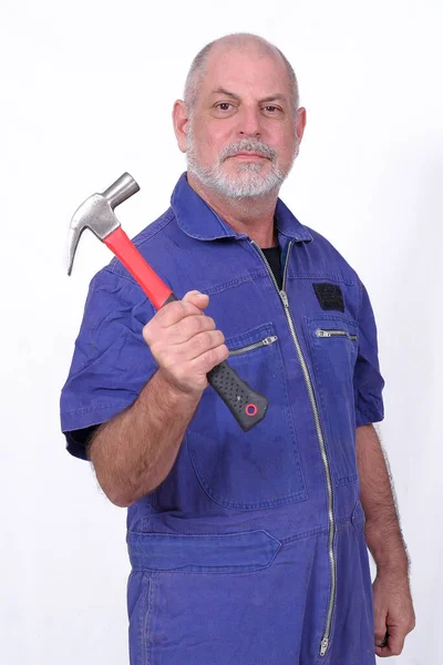 Homem Barbudo Branco Roupas Trabalho Azul Segurando Ferramenta Martelo Isolado — Fotografia de Stock