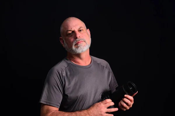 Portret Fotografa Człowieka Trzymającego Aparat Fotograficzny Zapis Obrazów — Zdjęcie stockowe