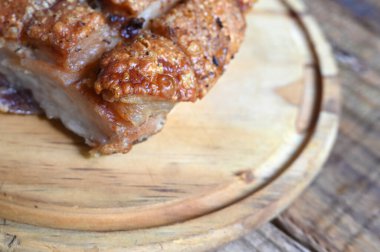 Yağlı domuz pastırması, kızarmış domuz derisi pururuca, domuz pancetta Brezilya yemeği domuz eti.