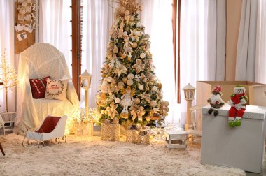 Noel ağacı süsleme ışıkları Noel Baba partisi. Mutlu noeller yazıyor. Kumaş arkaplan resmi düzenlemek için ideal.