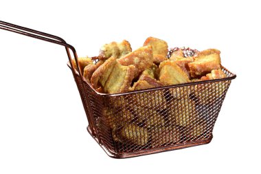 Lezzetli kızarmış domuz derisi, tipik Brezilya yemekleri, metal sepet şeklinde servis edilir.