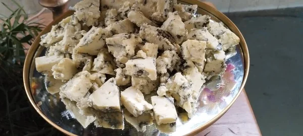 チーズ ゴルゴンゾーラ ディッシュ モッツァレラ チェダー 乳製品 ミルクから派生した健康的なスナック — ストック写真