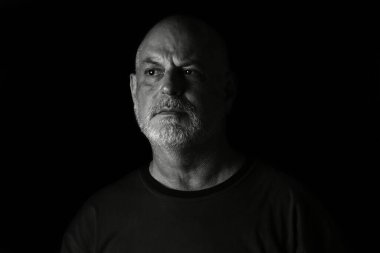 Vücut ifadesi vücut hareketleri siyah beyaz fotoğraflı adam ince sanat silueti ifade görüntüsü