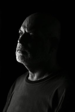 Vücut ifadesi vücut hareketleri siyah beyaz fotoğraflı adam ince sanat silueti ifade görüntüsü