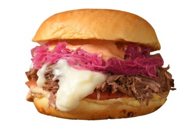 Pastırma salatası soslu sığır burger sandviç ve fast food imajı.