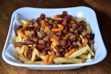 Kızarmış domuz derisi çatırtı Pancetta tipik Brezilya yemeği.