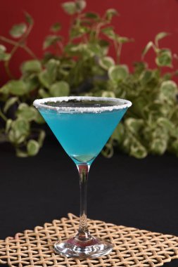 Kırmızı ve turunçgiller ferahlatıcı içecek. Doğal meyve suyu görüntüsü..