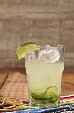 Ferahlatıcı içecek, Brezilya Caipirinha cachaa limon suyu ve margherita buzu.