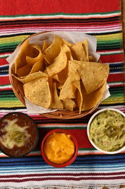 Meksika yemeği tacos guacamole jalapeno biber quesadillas nacho tortilla tex-mex mutfak baharatlı domates ve soğan