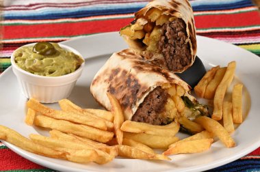 Meksika yemeği tacos guacamole jalapeno biber quesadillas nacho tortilla tex-mex mutfak baharatlı domates ve soğan