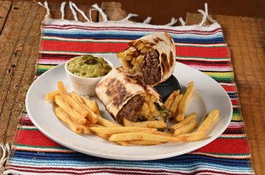 Meksika yemeği tacos guacamole jalapeno biber quesadillas nacho tortilla tex-mex mutfak baharatlı domates ve soğan