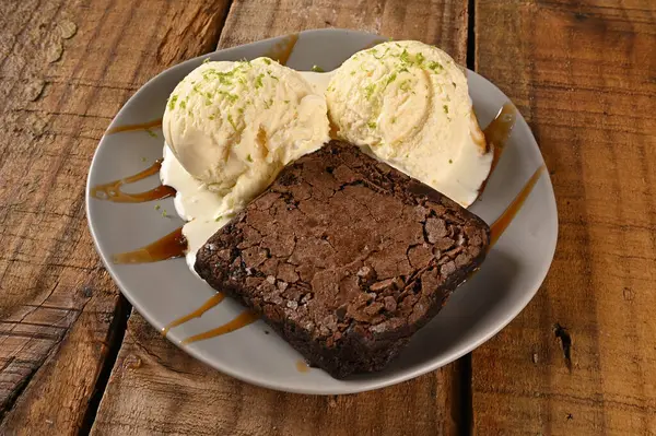 Dondurmalı kek, çikolatalı kek, tatlı yemek...