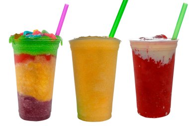 Panoramik, dondurmalı, buzlu, donmuş, dondurulmuş, granitli içecek. Paketlenmiş plastik bardaklara akıyor. Dondurma tatları pipetli.