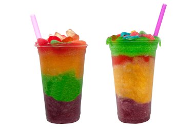 Panoramik, dondurmalı, buzlu, donmuş, dondurulmuş, granitli içecek. Paketlenmiş plastik bardaklara akıyor. Dondurma tatları pipetli..