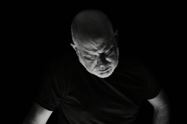 portreler yüz ifadesi vücut hareketleri modern adam siyah beyaz fotoğraf güzel sanat silueti resim