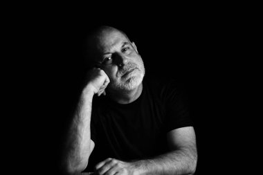 portreler yüz ifadesi vücut hareketleri modern adam siyah beyaz fotoğraf güzel sanat silueti resim