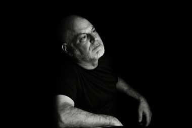 portreler yüz ifadesi vücut hareketleri modern adam siyah beyaz fotoğraf güzel sanat silueti resim