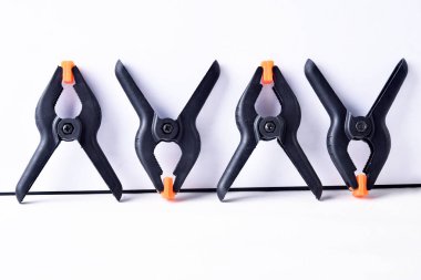 Pençe kıskacı plastik çivi aracı nesneyi tutturmak için