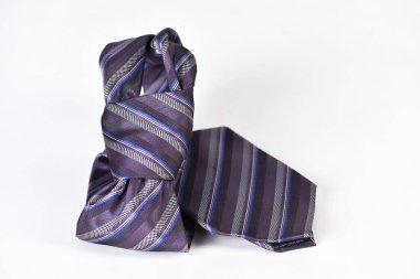 Beyaz arkaplanda izole edilmiş erkek kravat aksesuarları resmi iş konsepti moda zarafeti