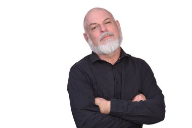 Beyaz sakallı, kel, beyaz sakallı bir iş adamı. Moda modeli üzerinde çalışıyor. Beyaz şeffaf arka planda izole edilmiş.