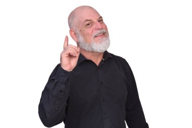 Beyaz sakallı, kel, beyaz sakallı bir iş adamı. Moda modeli üzerinde çalışıyor. Beyaz şeffaf arka planda izole edilmiş.