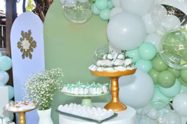 Şekerlemeler, şekerleme masası şekerlemeleri, çikolatalar, şekerlemeler, şekerleme masası çikolatası tadı ile süslenmiş şekerlemeler.