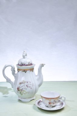 Bir fincan detoks yeşil çay, doğal olarak iç kahvaltılık aperatif tadı