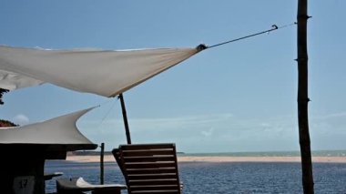 Sahil kıyısı, Atlantik okyanusu güneşli bir gün, doğal güzellik, Bahia Brezilya tatili.