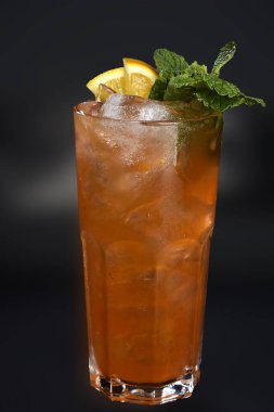 limon suyu, Brezilya caipirinha ferahlatıcı ve alkollü narenciye suyu..