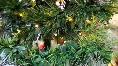 Noel süslemesi düzenlemeleri Noel Baba çiçekleri kar hediyeleri bulanık bölge bayram hediyeleri